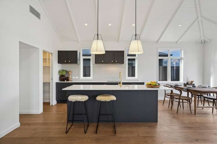 105 Burdon Loop Lake Hawea_5