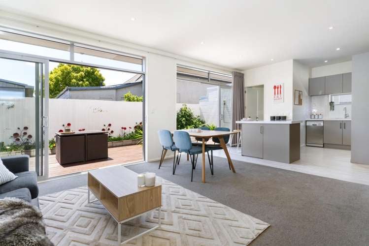 2/45 Antigua Street_0