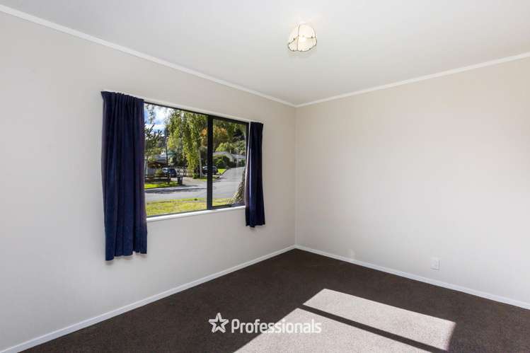 1 Monarch Grove Maoribank_13