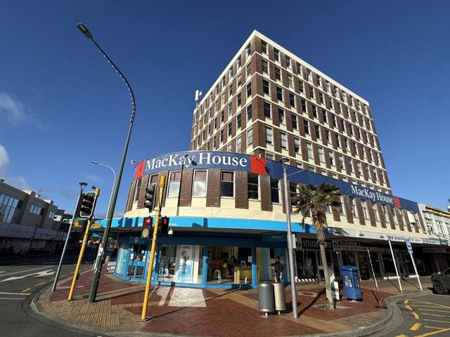 Prime retail unit for sale