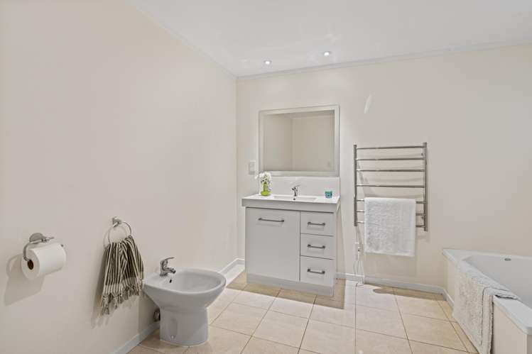 1082 Sandspit Road Sandspit_14