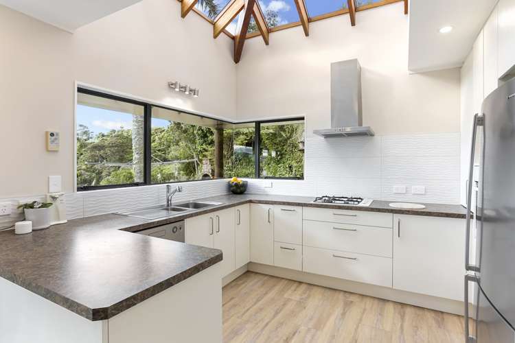 35 Landing Road Titirangi_6