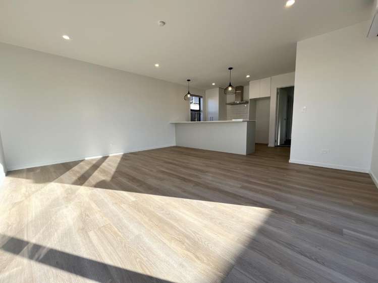 22 Silvergrass Way 11103_9