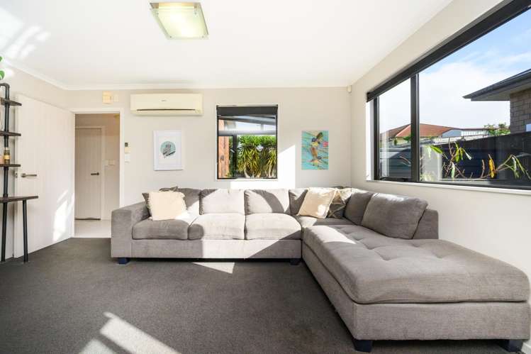 18 Galea Grove Kelvin Grove_16