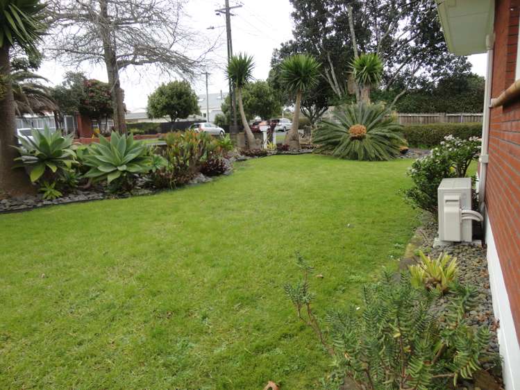 1/63 Rawhiti Road One Tree Hill_8