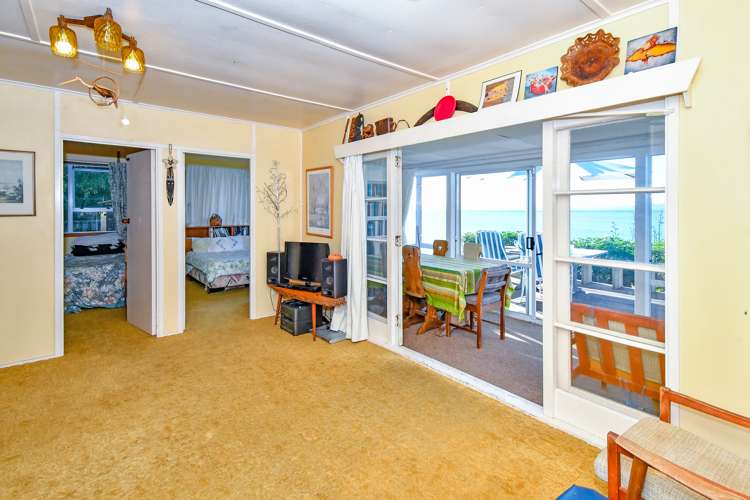 1820 East Coast Road Whakatiwai_11