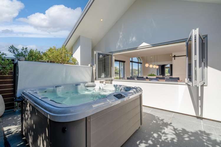 2 Waterstock Way Waitikiri_15