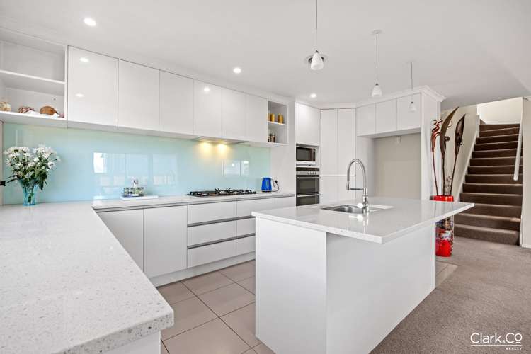 192 McLintock Street North_4