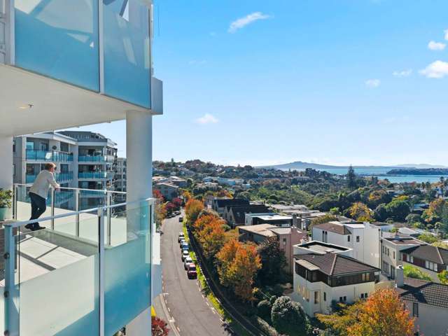 Sea Views & Sun – Your City Retreat