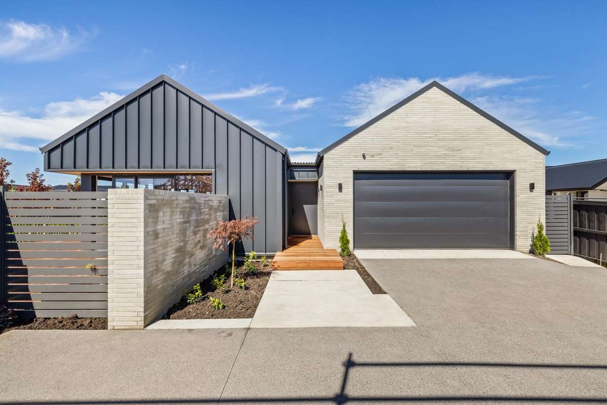 38 Bridgehampton Drive_0