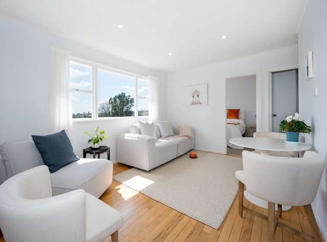 Top Floor Apartment - Unbeatable Location