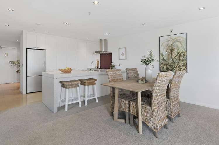 902/72 Devonport Road (Devonport Towers) Tauranga Central_5