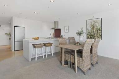 902/72 Devonport Road_3