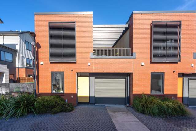 Brick Corner, Secure Garage, Top location