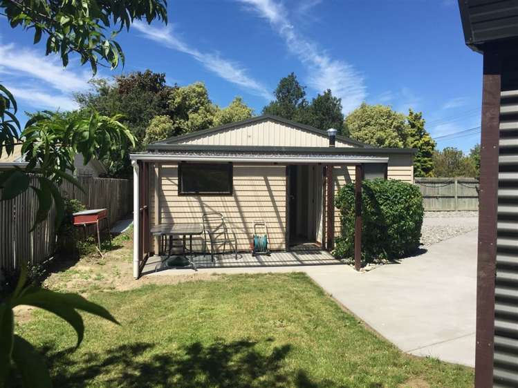 2 School Lane Kirwee_10