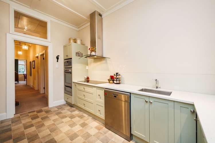 20 Moerangi Street West End_15