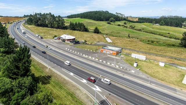 Sign Board Space Available for Lease on SH1 in Pukekohe