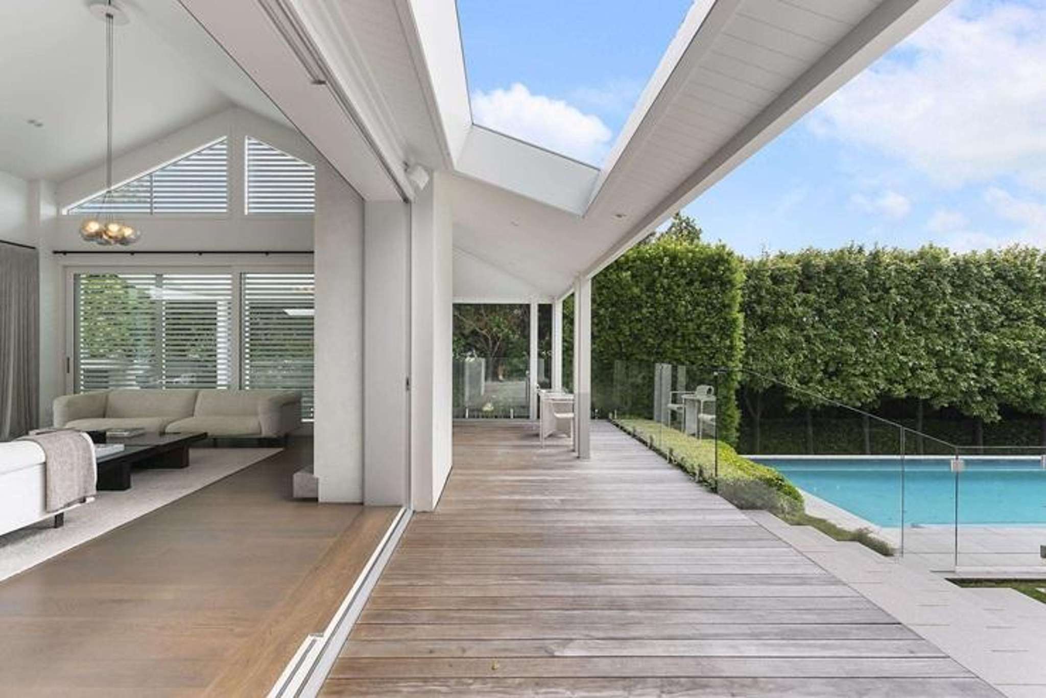 Restaurant legends Richard and Paula Sigley get over $8m for their Herne Bay villa