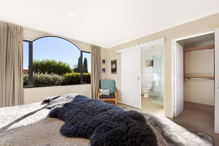 2 Strawberry Grove Richmond_11