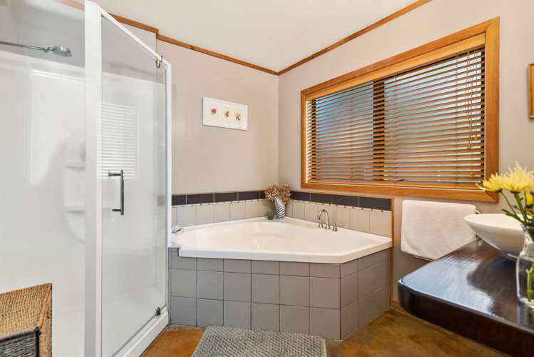 15a Holden Avenue Holdens Bay_10