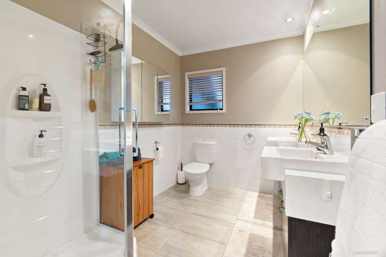 34 Gibbston Crescent Flat Bush_16