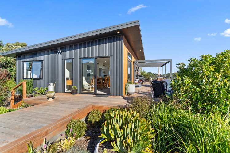 37 Seaview Road Cable Bay_22