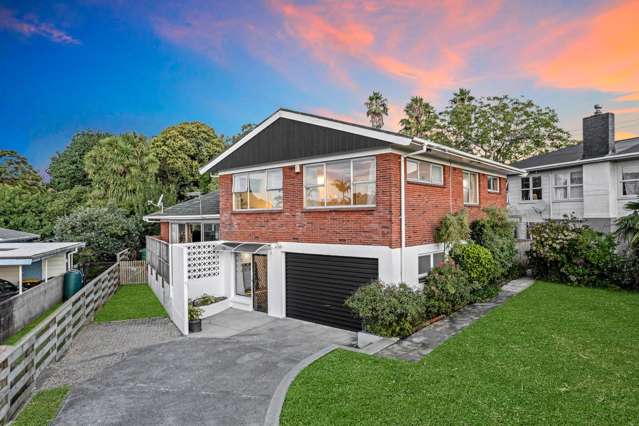FREEHOLD & STANDALONE – Vendor Says SELL!