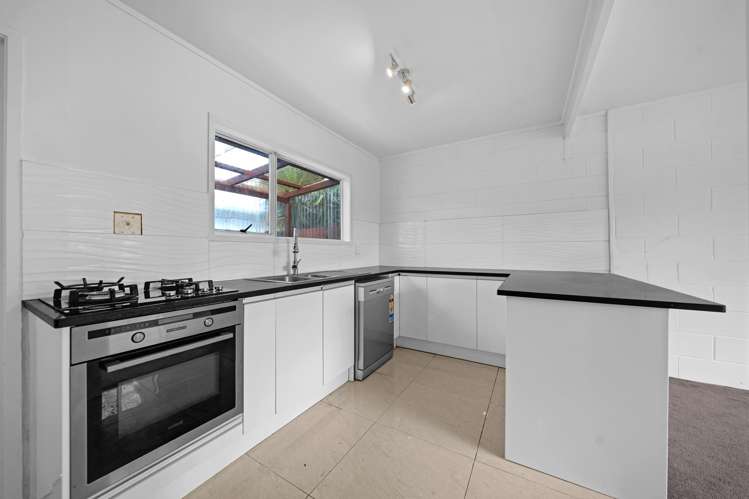 2/94 Chivalry Road Glenfield_1