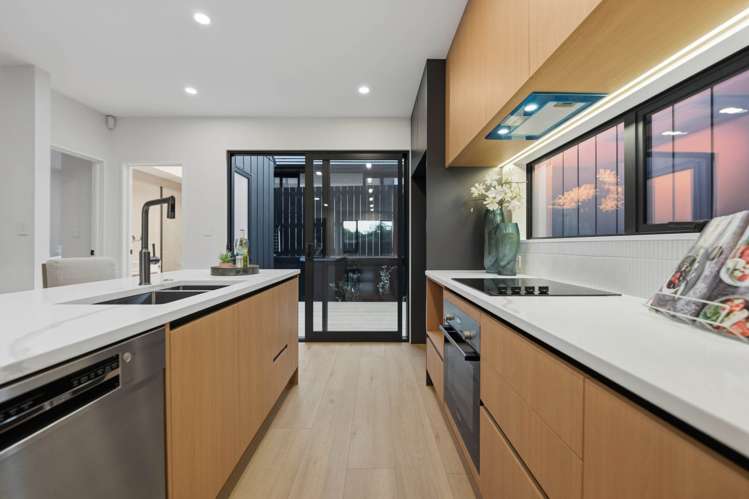 3B & 3C Towra Place Botany Downs_28