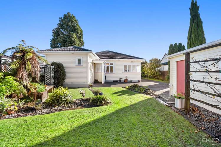 64 Totara Crescent Woburn_15