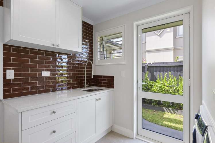 52 Broomfield Terrace Burwood_7