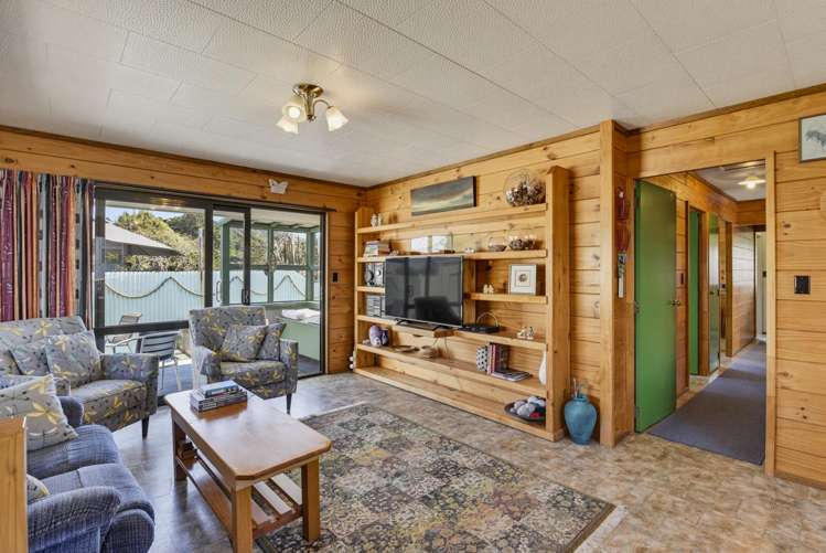 15 Muaupoko Street Hokio Beach_36