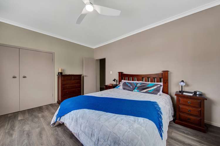 891 Bird Road Stratford_13