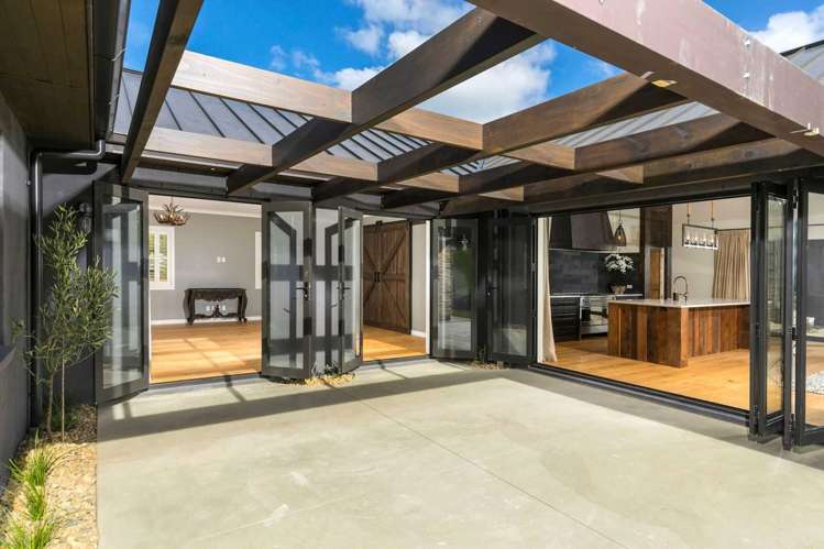 20 Myra Evelyn Grove Dairy Flat_16