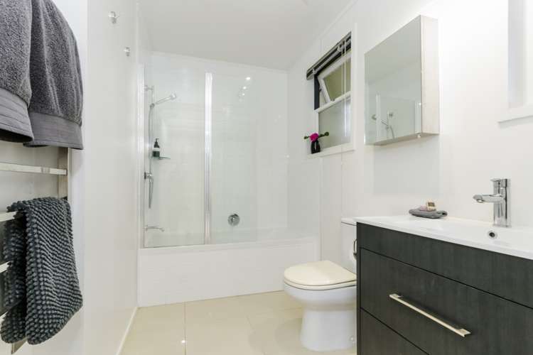 1/69a Landscape Road Mount Eden_3