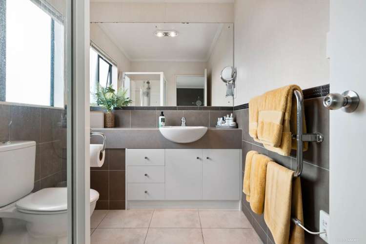 19 Turnberry Drive Wattle Downs_13