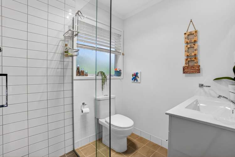 20 & 20A Brian Crescent Stanmore Bay_36