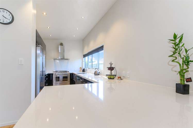 140a Solar Road Glen Eden_13