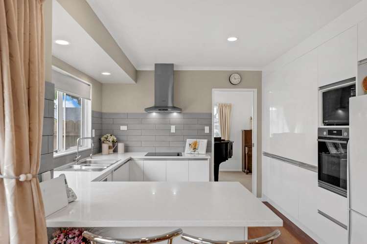 8 Headcorn Place Botany Downs_7