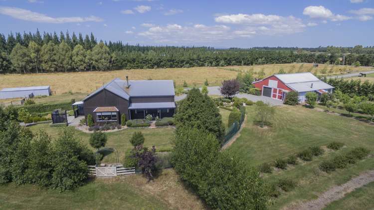 2570 South Eyre Road West Eyreton_12