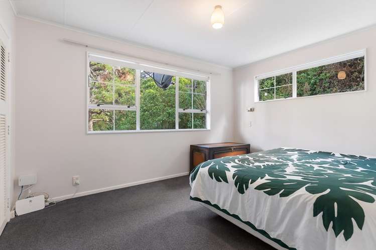 6 Cyril Way Paparangi_13