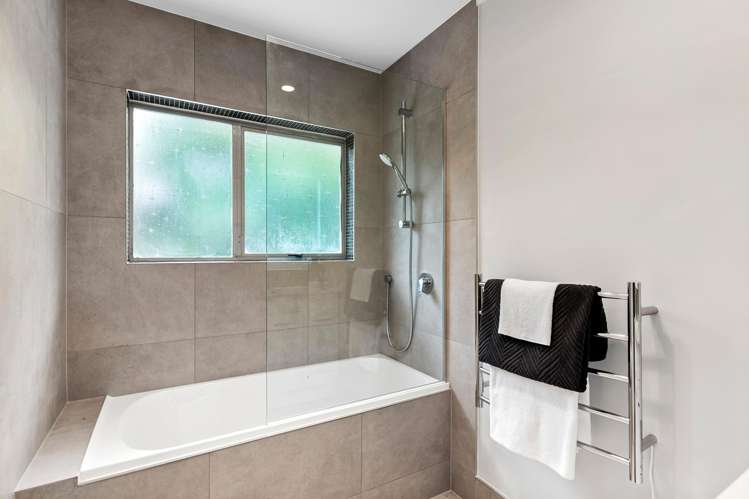 2/17 Emirau Place Glenfield_6