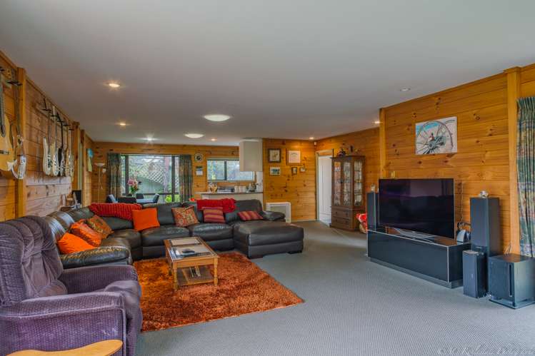 45 Pages Road Marchwiel_2