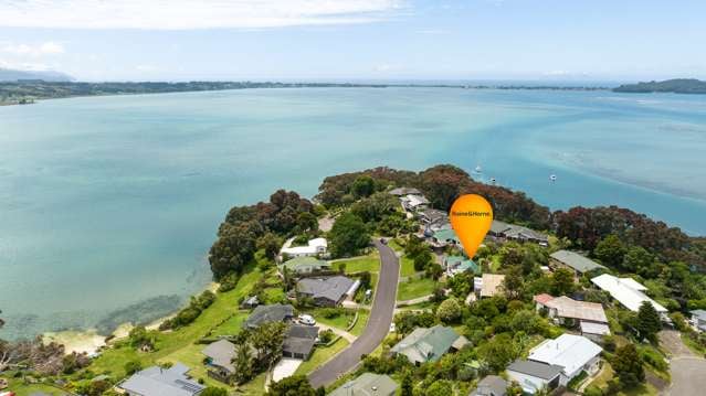 COASTAL LIVING WITH UNINTERRUPTED SEA VIEWS