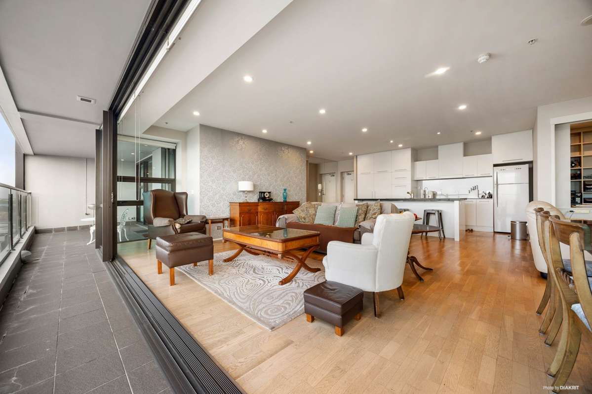 1502/18 Beach Road_2