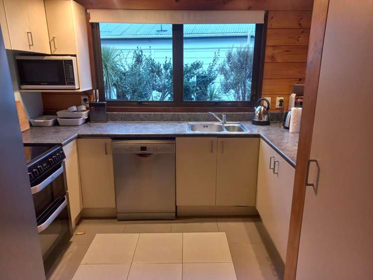 19a Miromiro Road Normandale_11