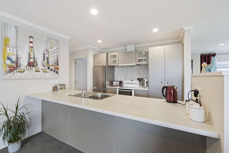 91/18 Mako Mako Road Levin_2