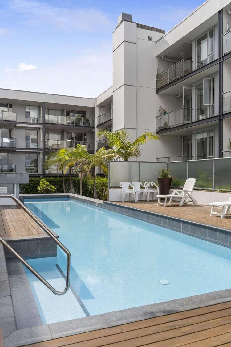 6V/435 New North Road Kingsland_11