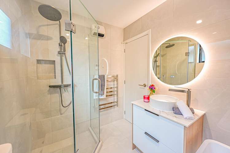 1B Galloway Crescent Farm Cove_9