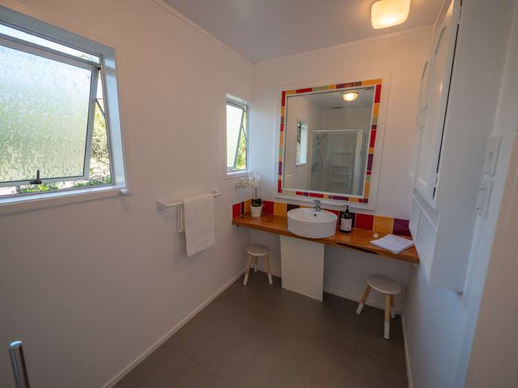 5 Seaview Road Cable Bay_11